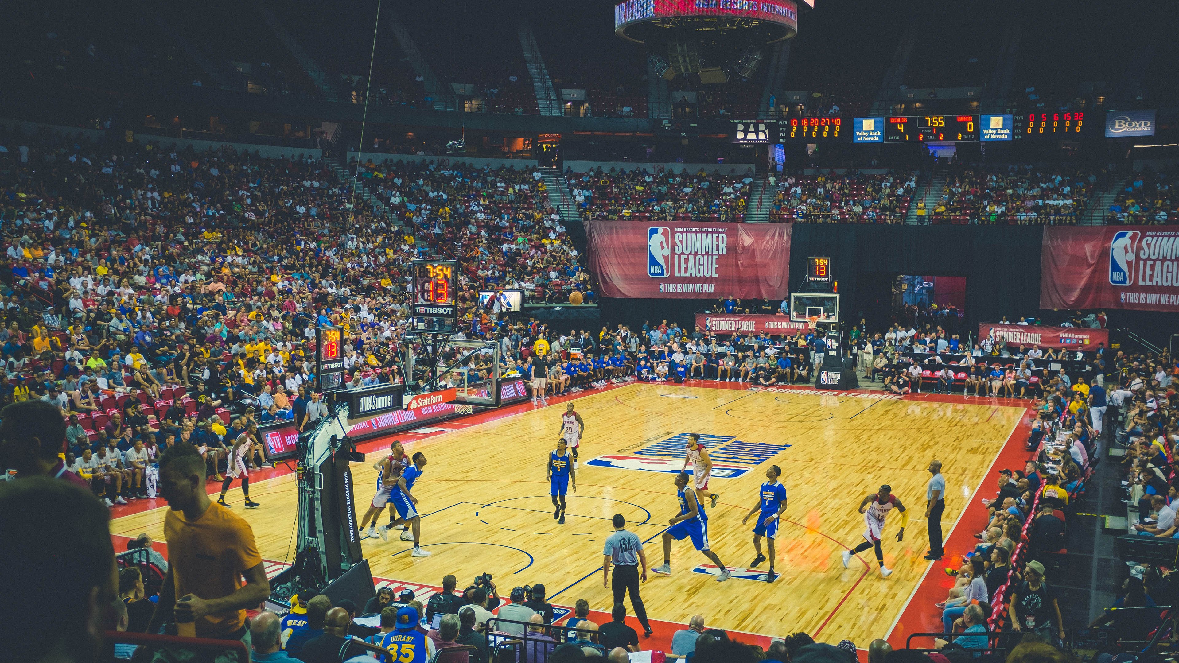 杜兰特连续三场惊艳表现，G2战队突破自我，观众掌声如潮