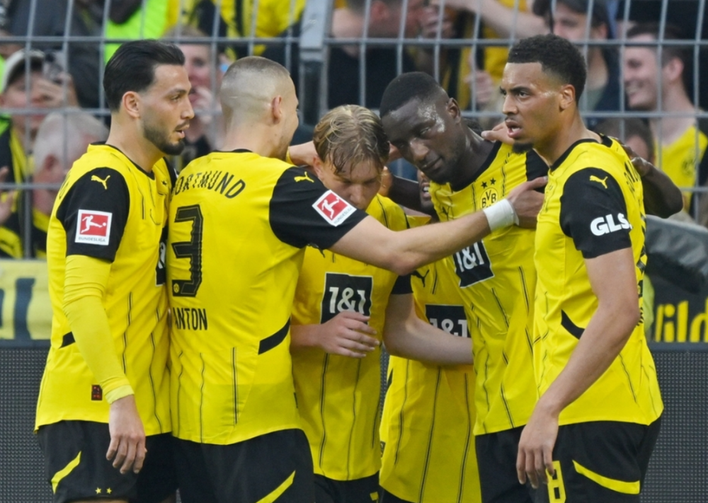 德甲最新形势：罗马高居榜首，洛杉矶湖人强势追赶，冠军归属成迷(德甲历届冠军排行榜)